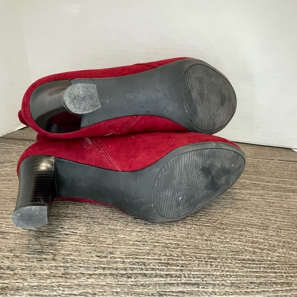 Andrea Grace Women's deep red suede Ankle Boots. Size 8. Pre-owned. Bootie’s. - Picture 5 of 6